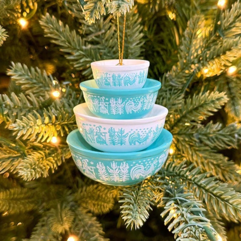 Vintage Stack Bowl Christmas Ornament – Classic Holiday Decoration