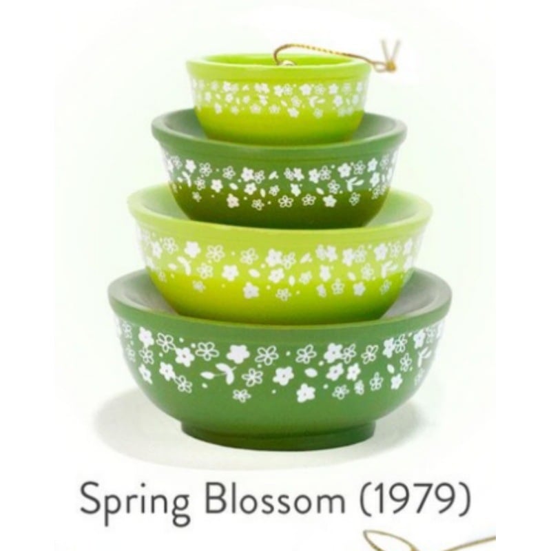 Vintage Stack Bowl Christmas Ornament – Classic Holiday Decoration