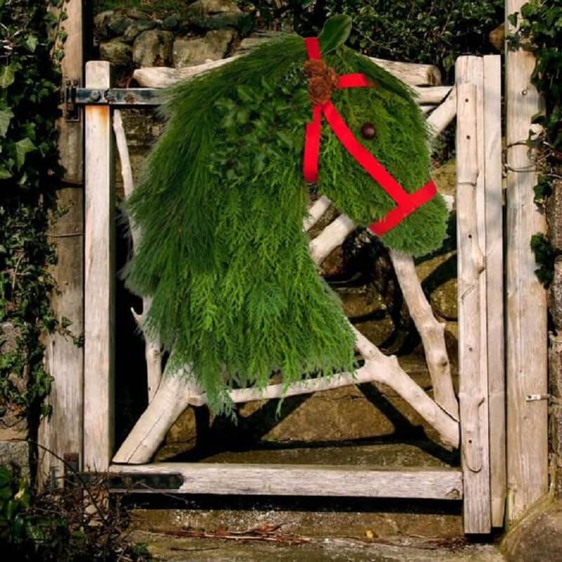 Handmade Farmhouse Horse Head Christmas Wreath – Festive Holiday Decor